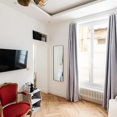 Eiffel Apartment Paris