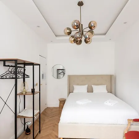 Eiffel Apartment Paris